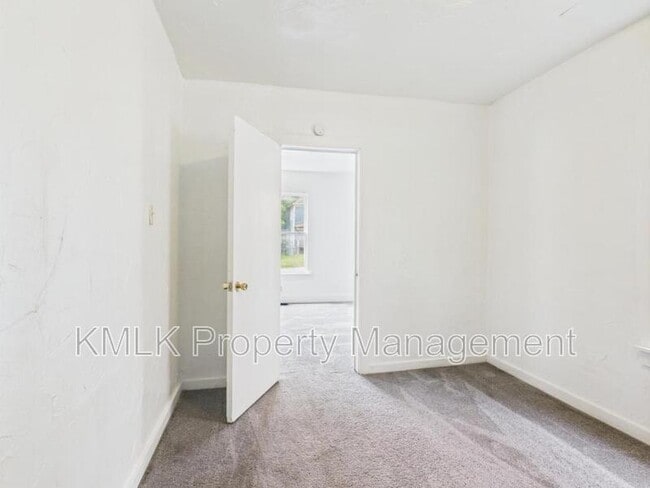 Building Photo - 529 Gage St