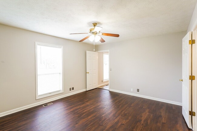 Building Photo - 318 Huntington Dr