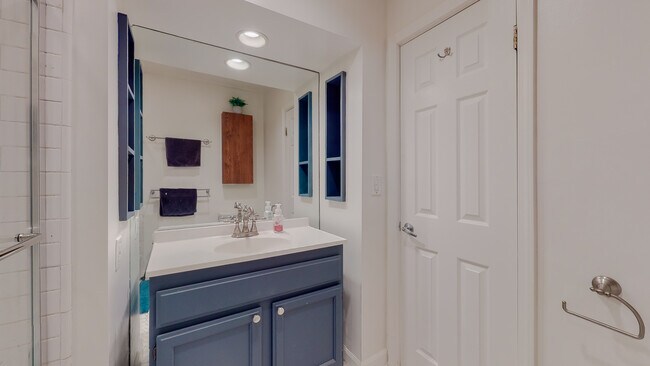 Hallway bathroom... - 18406 Bessemer St