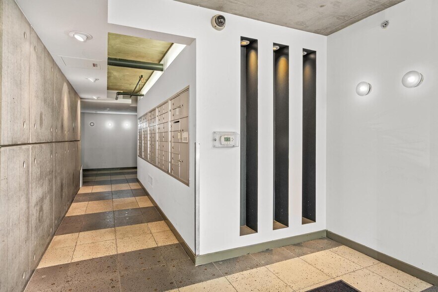 Building Photo - 1025 Island Ave