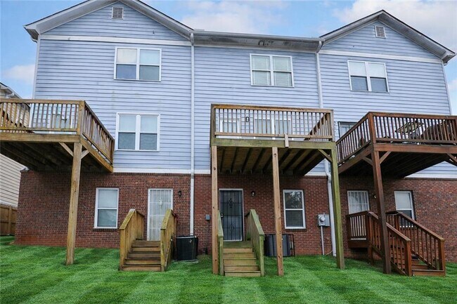 Building Photo - 2145 Hollywood Dr NW