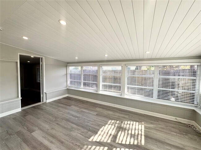 Building Photo - 3913 S Shade Ave