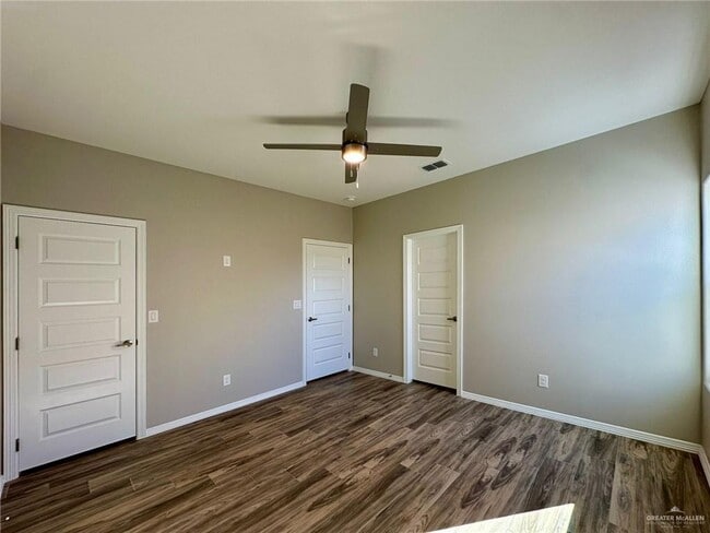 Building Photo - 17 E Walnut Ave