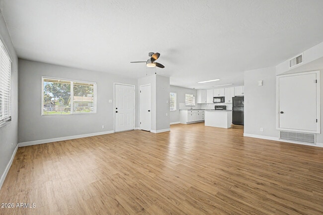 Building Photo - 5938 W Ocotillo Rd