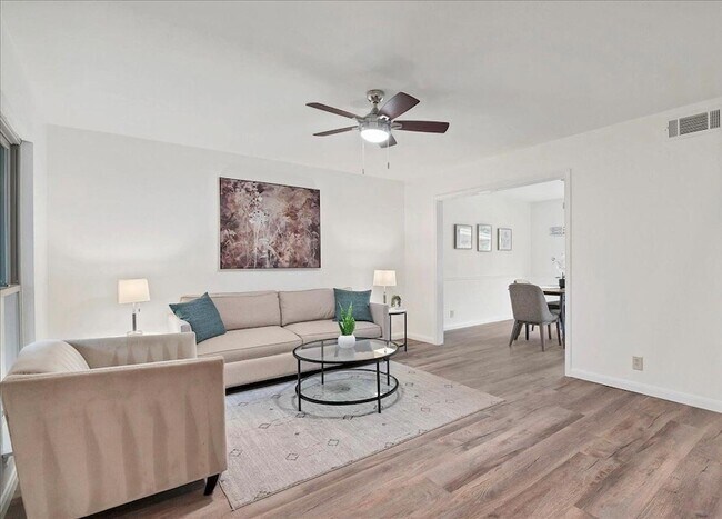 Building Photo - 9502 Castlewood Dr