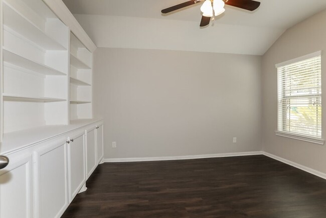 Building Photo - 961 Doire Dr
