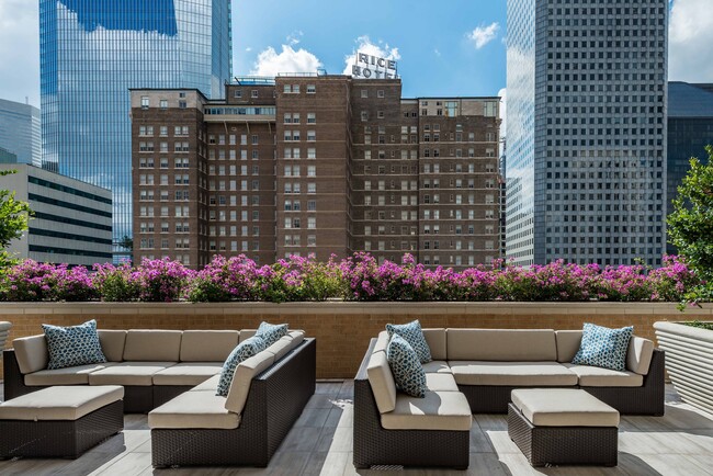 Terrace Seating - Aris Market Square