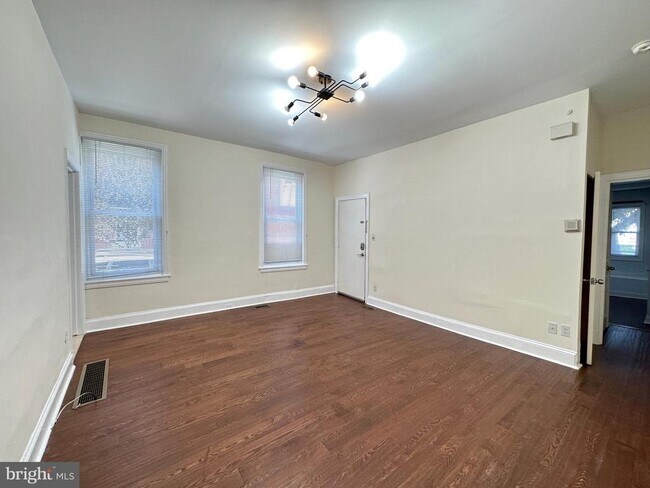 Building Photo - 2528 Poplar St