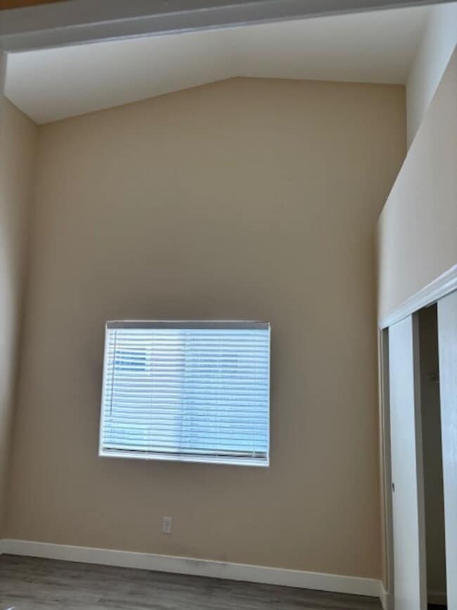 Building Photo - Beautiful, spacious top-floor 2-bedroom, 2-bathroom condo in the Southwest