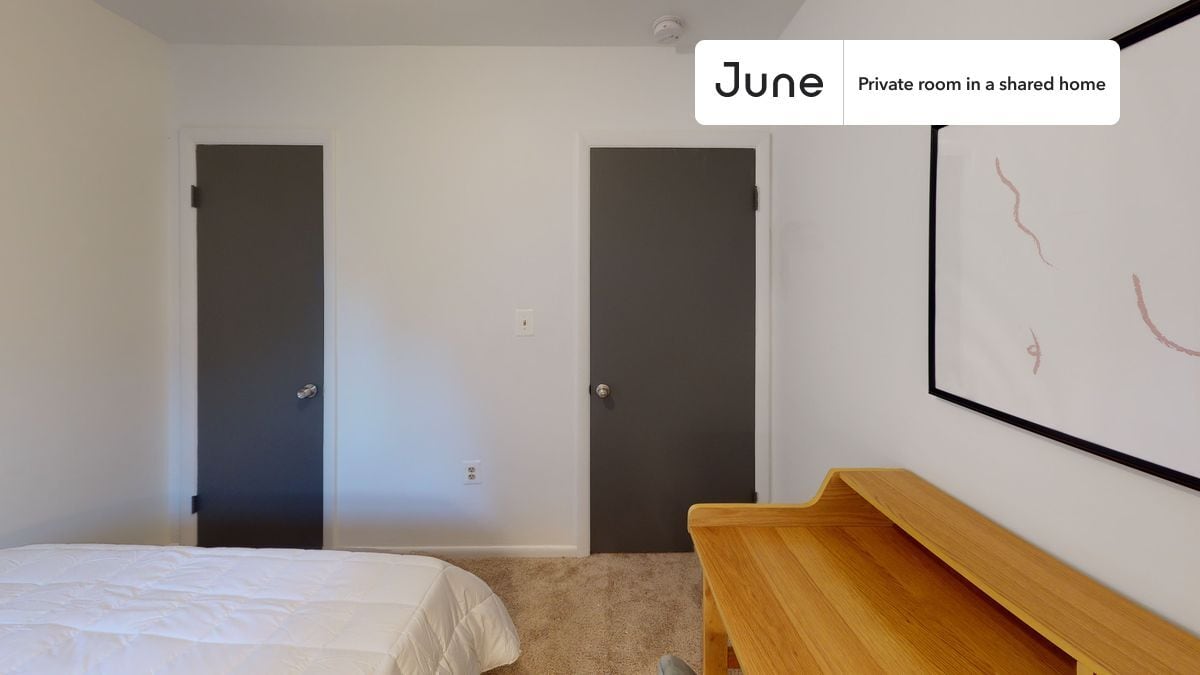 Building Photo - Room in Shared 5 bed/2 bath home in Logan Circle