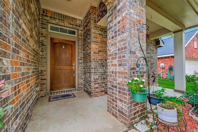 Building Photo - 7023 Sanders Hill Ln