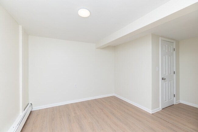 Building Photo - 53 St Germain St