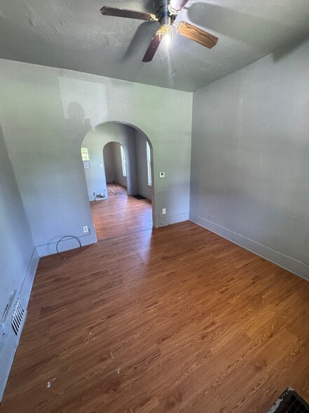 Building Photo - 703 Ashwood Ave