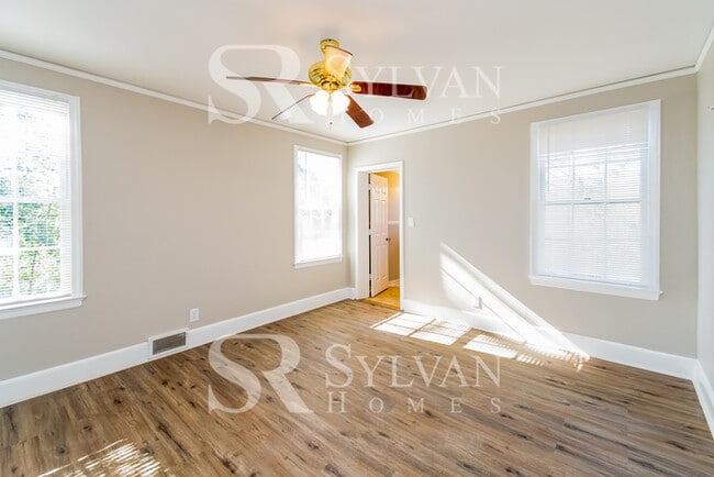 Building Photo - The living is easy in this 3 bedroom, 2 bathroom brick home