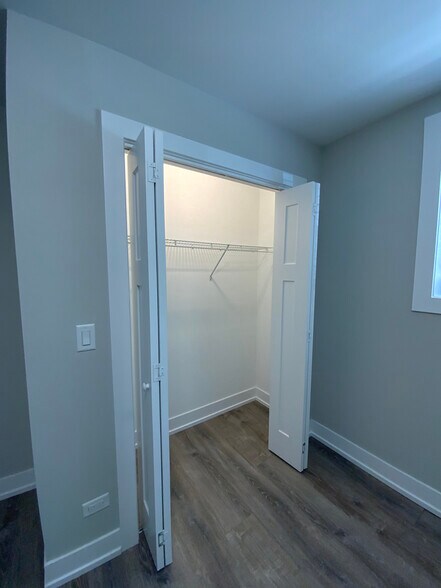 Building Photo - 1143 Maple Ave