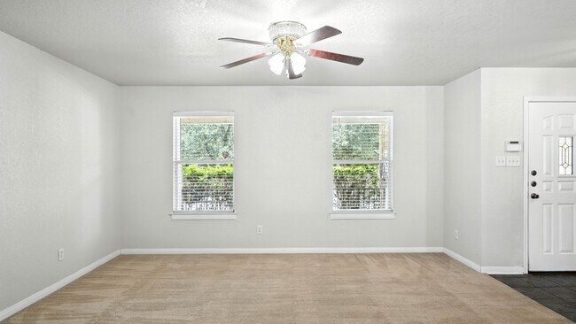 Building Photo - 4527 Summer Fall