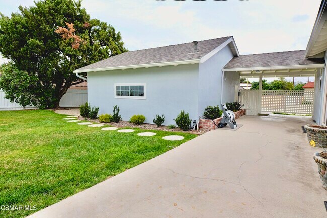 Building Photo - 23939 Oxnard St