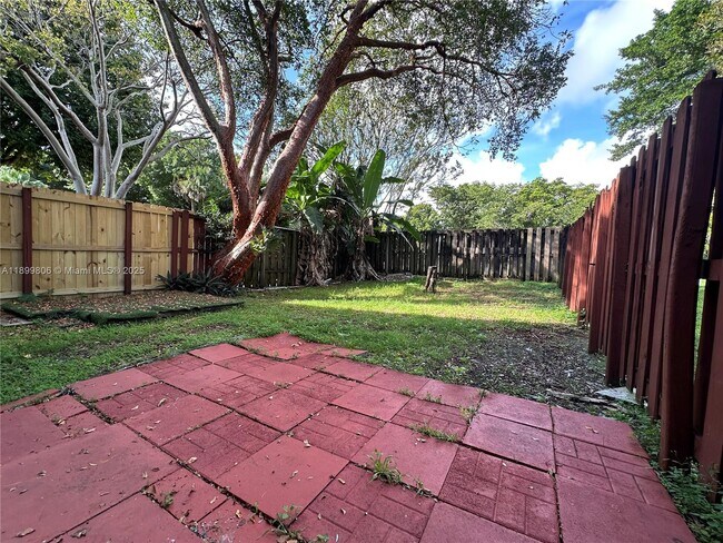 Building Photo - 9420 SW 140th Ct