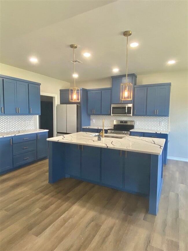 Building Photo - 210 Meadowlark Ln