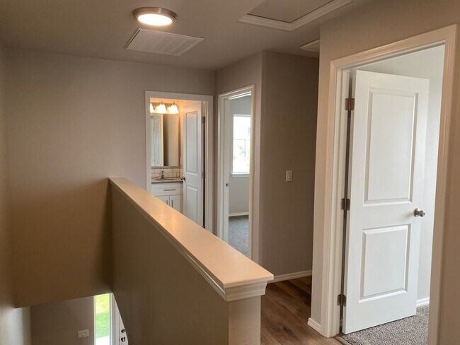 Building Photo - Apple Casitas Condominiums
