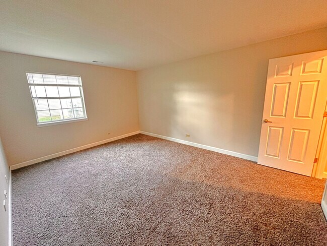 Building Photo - 8 Gant Cir