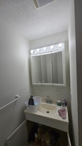 Building Photo - 31 Devereux St