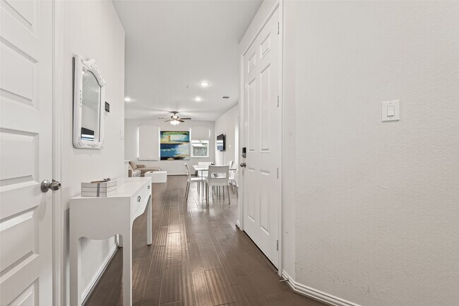 Building Photo - 27926 Western Crk Ct