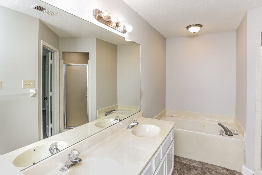 Building Photo - 7850 Deer Cove