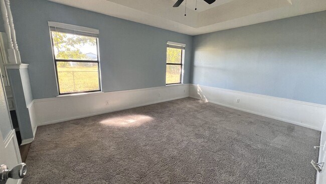 Building Photo - Three Bedroom Cozy Home Recently Remodeled!