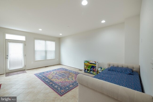 Building Photo - 42557 Dreamweaver Dr