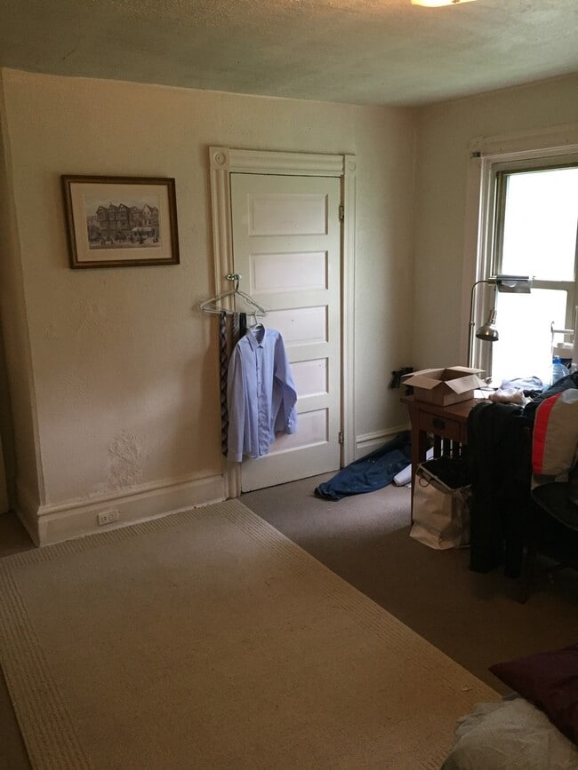 Building Photo - Available August 2026 - Affordable 2 Bedroom Home w/ Lots of Space in Mt Washington!