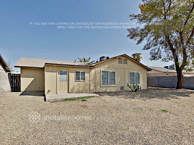 Building Photo - 4143 E Sweetwater Ave