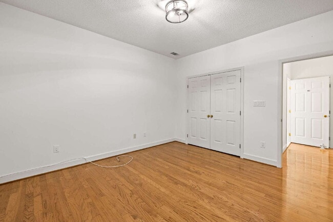 Building Photo - "Experience Southern Charm: Spacious 3-Bed, 3-Bath Home in The Landings"