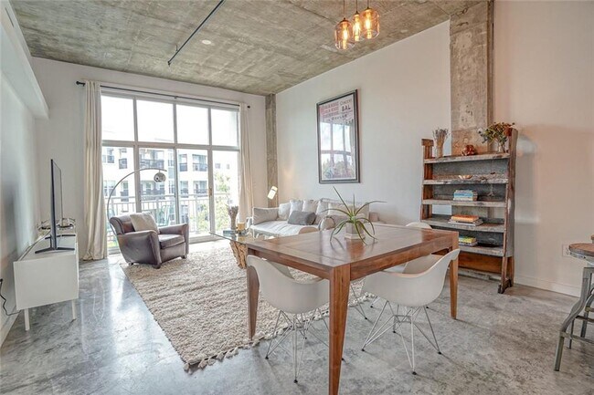 Building Photo - 245 N Highland Ave NE