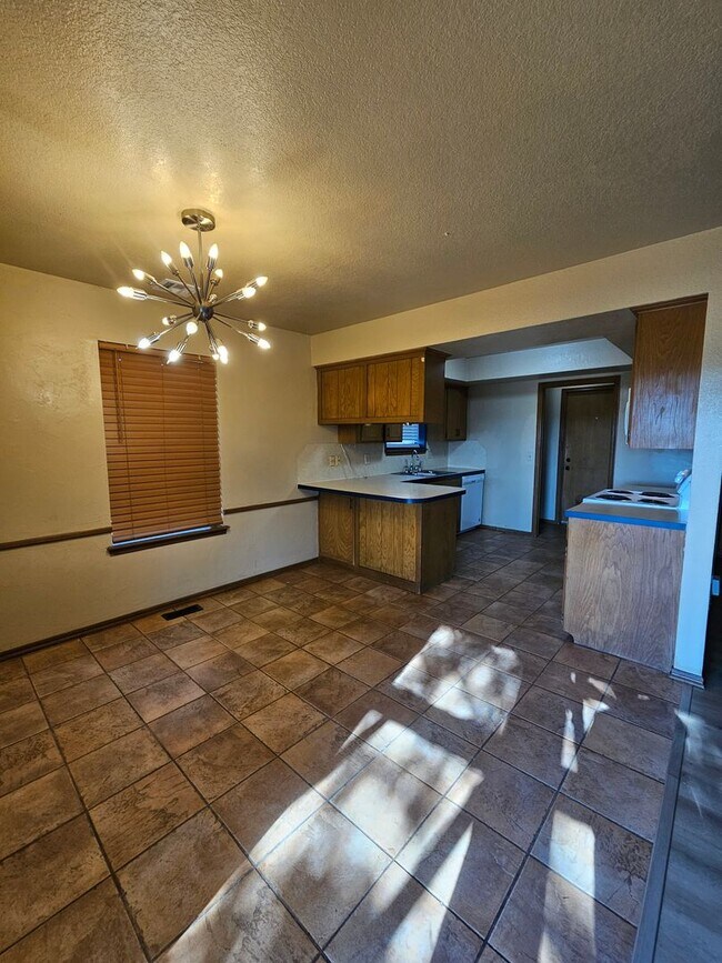 Building Photo - 1204 Burkshire Terrace