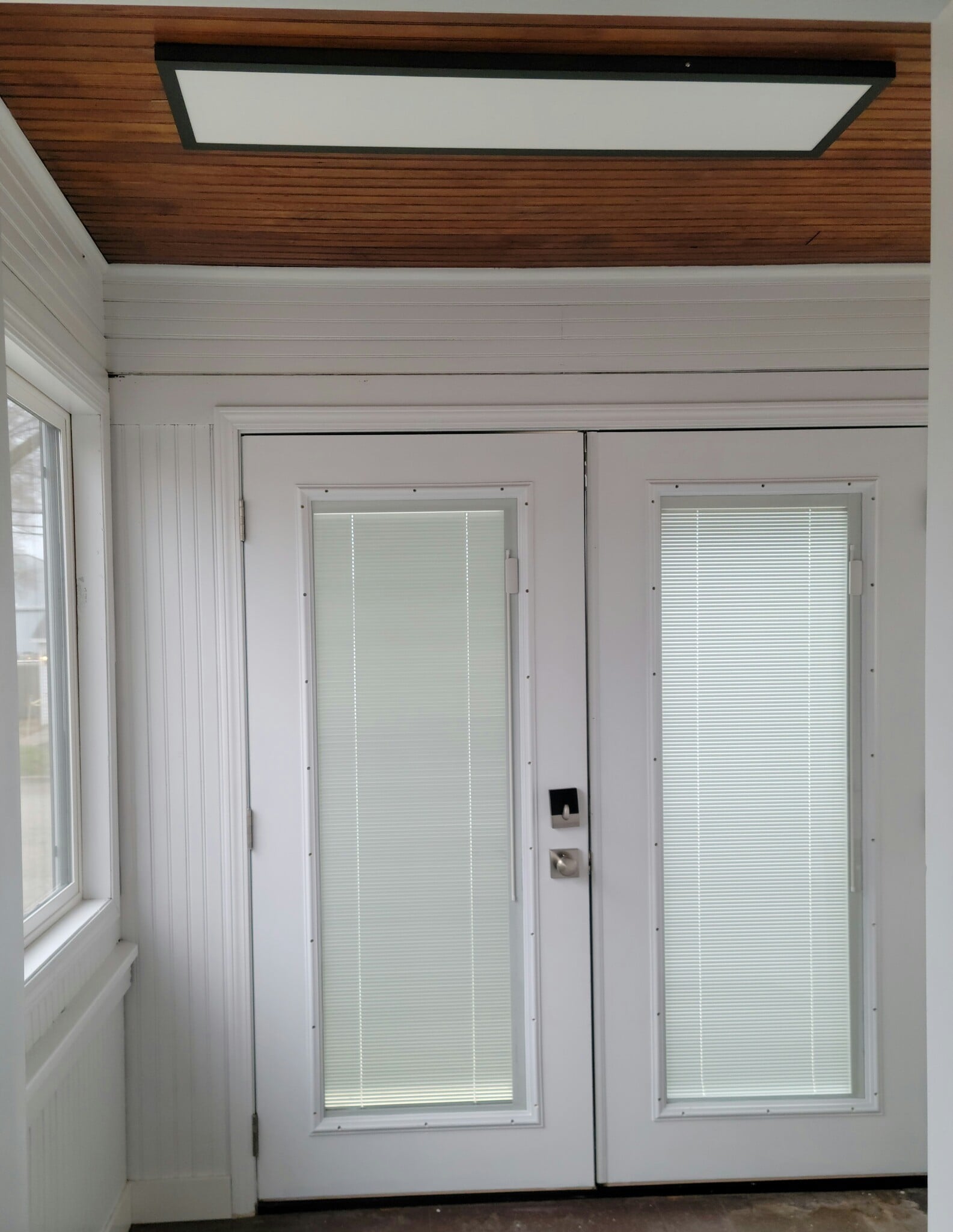 Shared front entryway porch - 183 Maple St