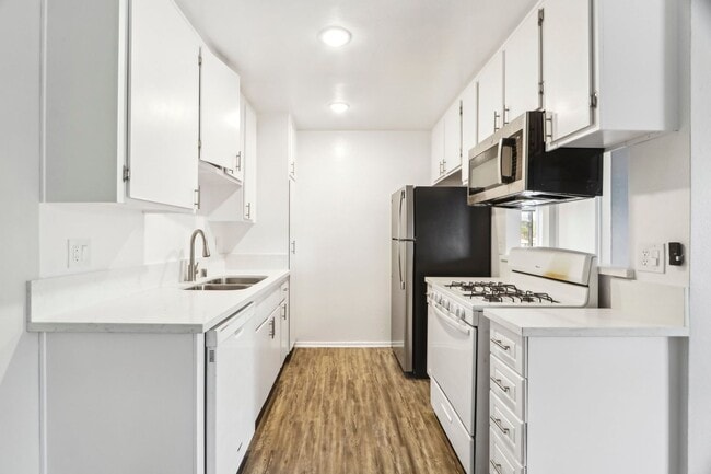 Interior Photo - 17211 Chatsworth Street