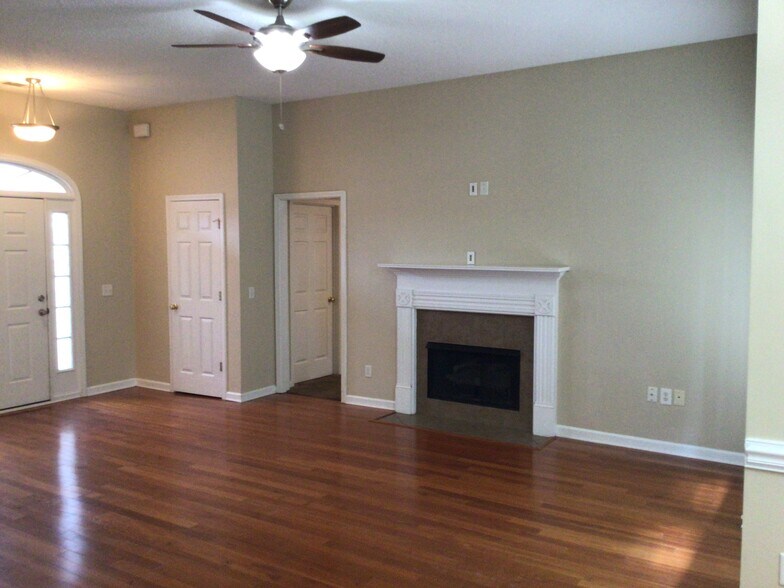 Building Photo - 64 Lancaster Way