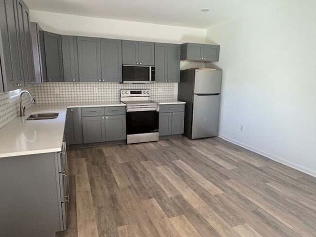 Building Photo - 20 Sanford Ave