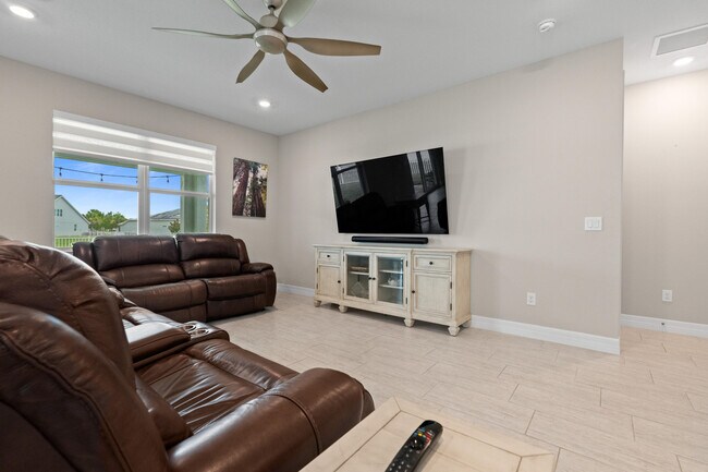 Building Photo - 10454 SW Captiva Dr