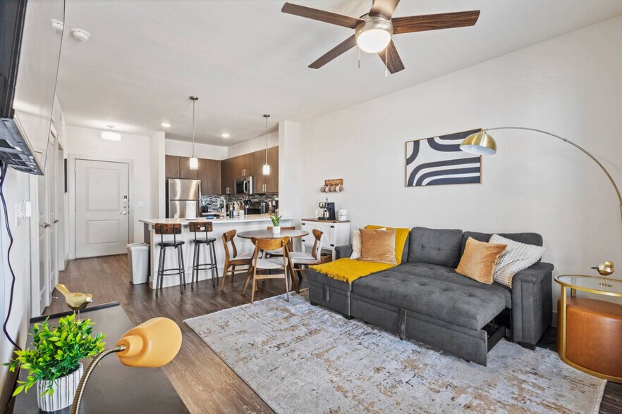 Building Photo - 10550 N Central Expy