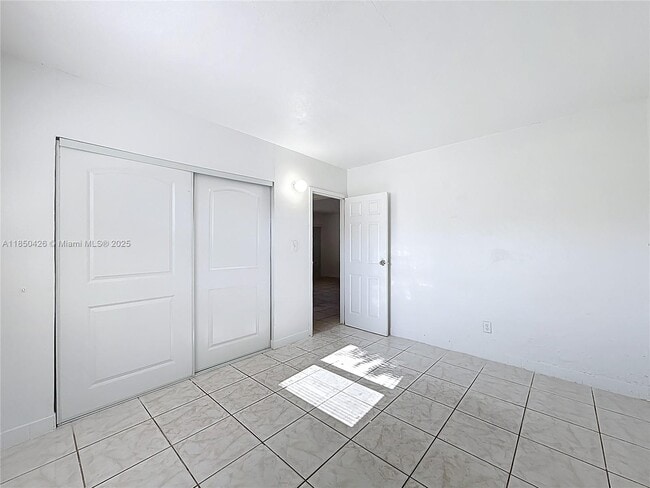 Building Photo - 2419 NW 6th Ct