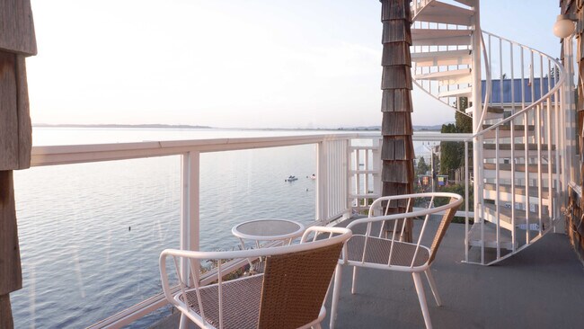 Building Photo - 19118 Soundview Dr NW