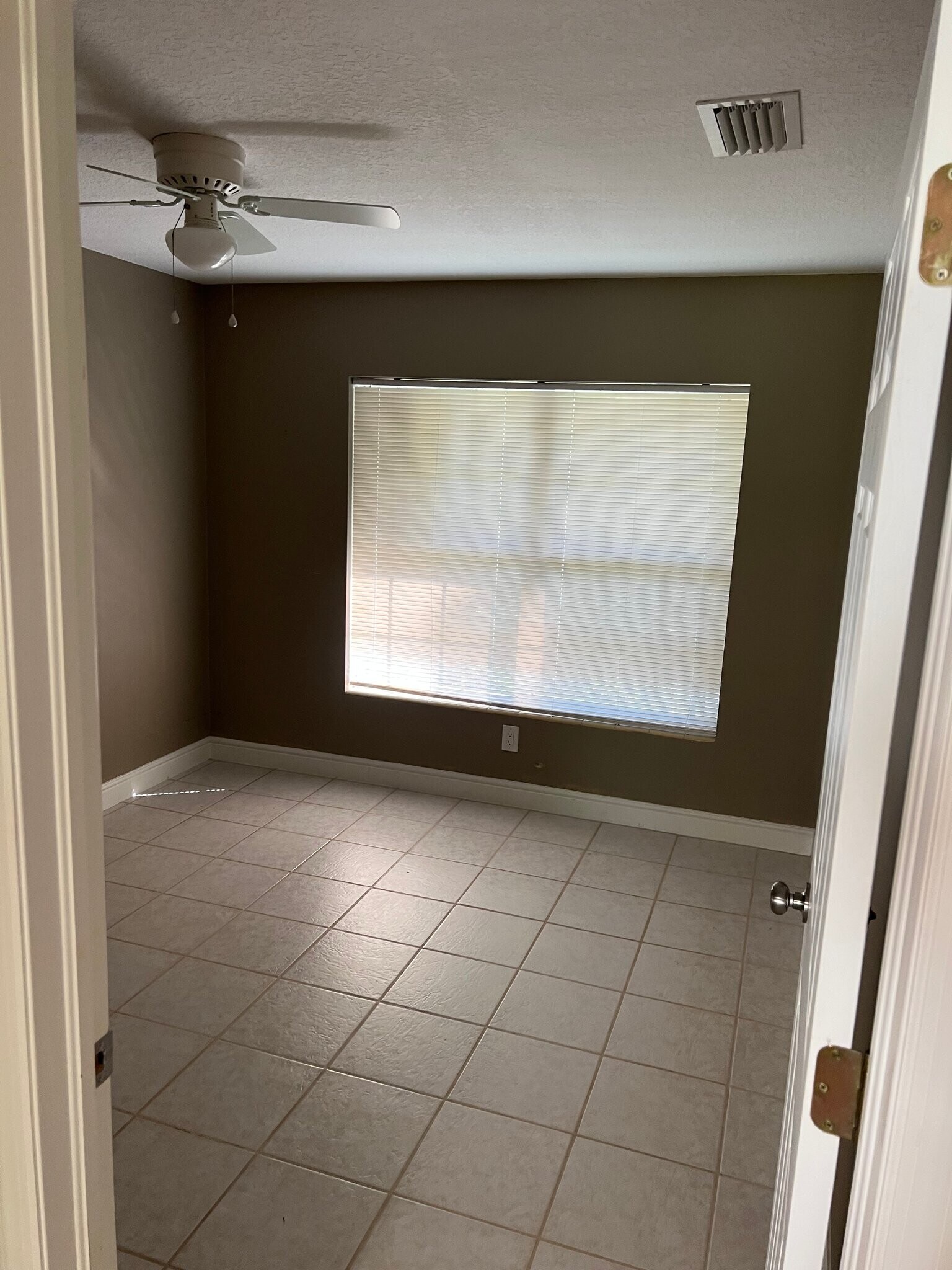 Building Photo - 1655 27th Ave