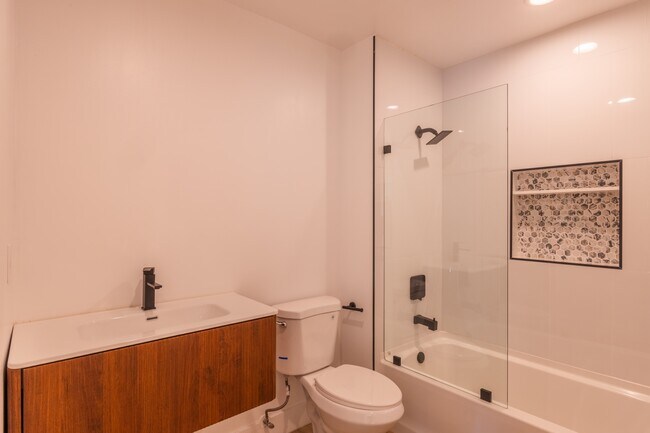 Building Photo - 17601 Hamlin St