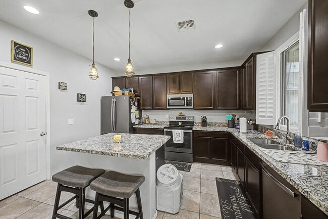 Building Photo - 18235 W Ida Ln