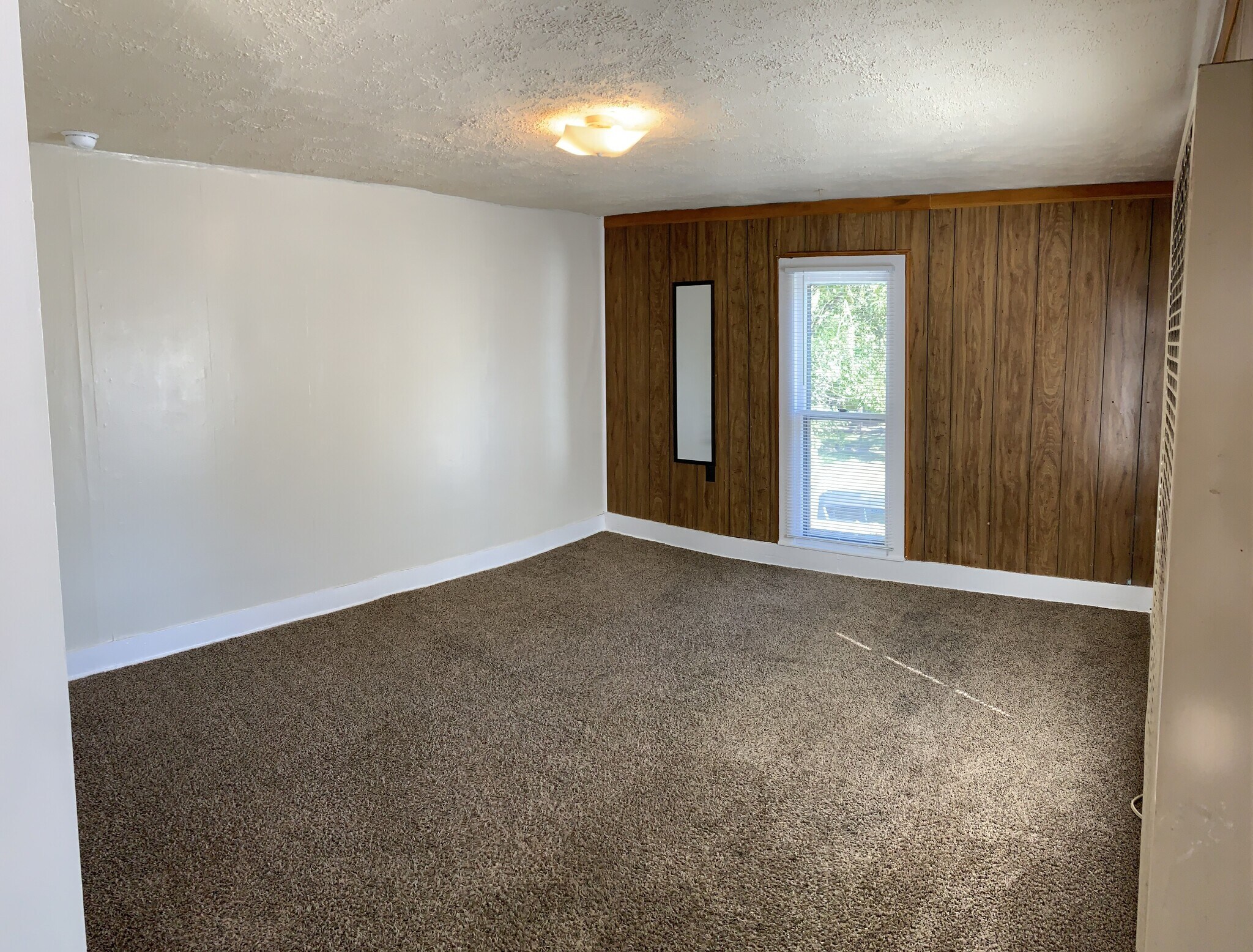 Building Photo - 833 Topeka