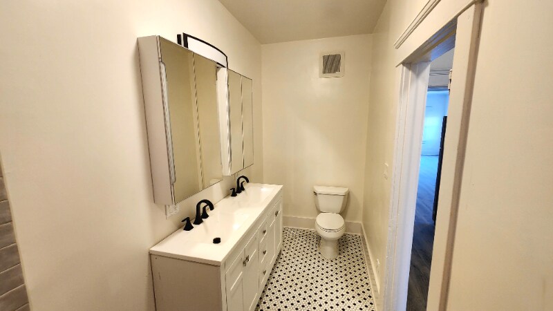 Building Photo - 3536 W 60th St