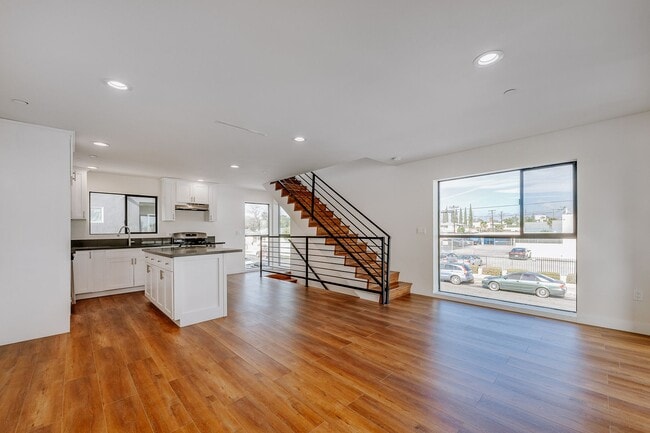 Building Photo - 11508 Emelita St