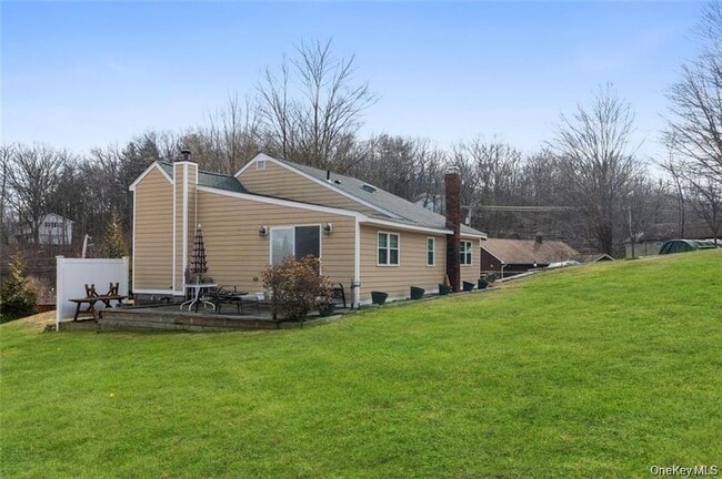 Building Photo - 401 Nichols St